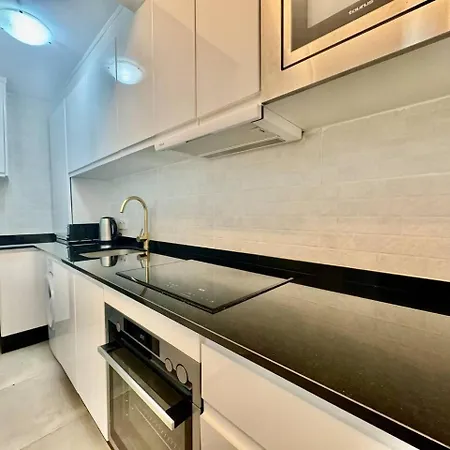 Apartament Cyv - Modern Choice For Couples In Good Location *